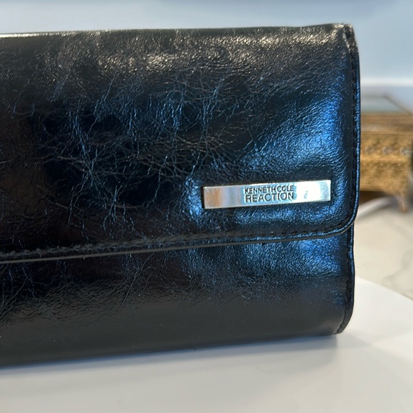 Kenneth Cole Reaction Black Leather Wallet, Leopard-Print Lining, EUC - Picture 13 of 17